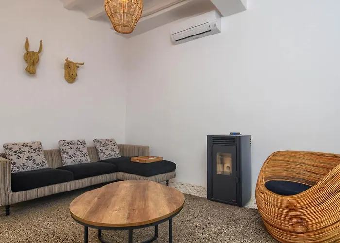Casa En Grenyo, Nyaraló