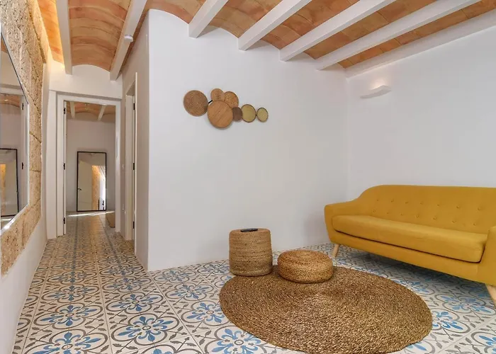 Casa En Grenyo, Nyaraló